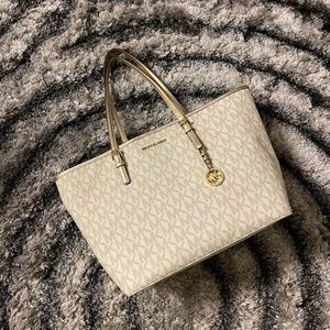 Micheal Micheal Kors Carryall Tote Large